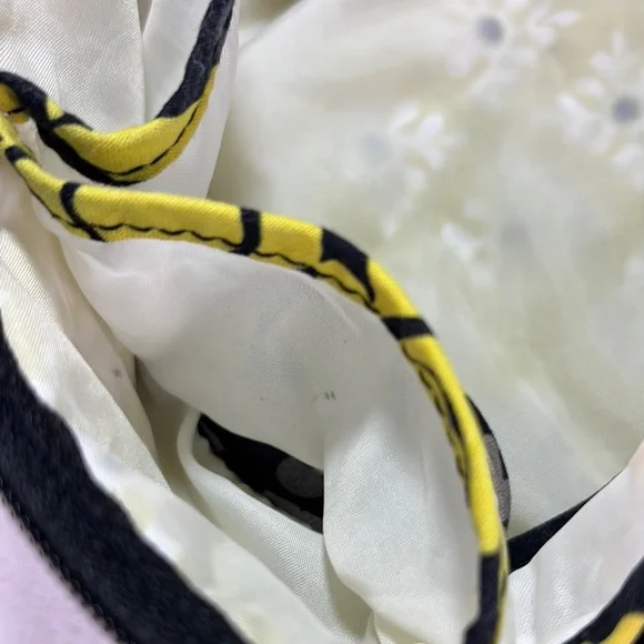 Vera Bradley Baroque Round Cosmetic Bag Travel Case Black Yellow - Picture 13 of 15